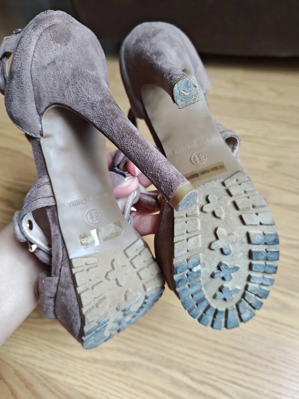 Glaze taupe suede